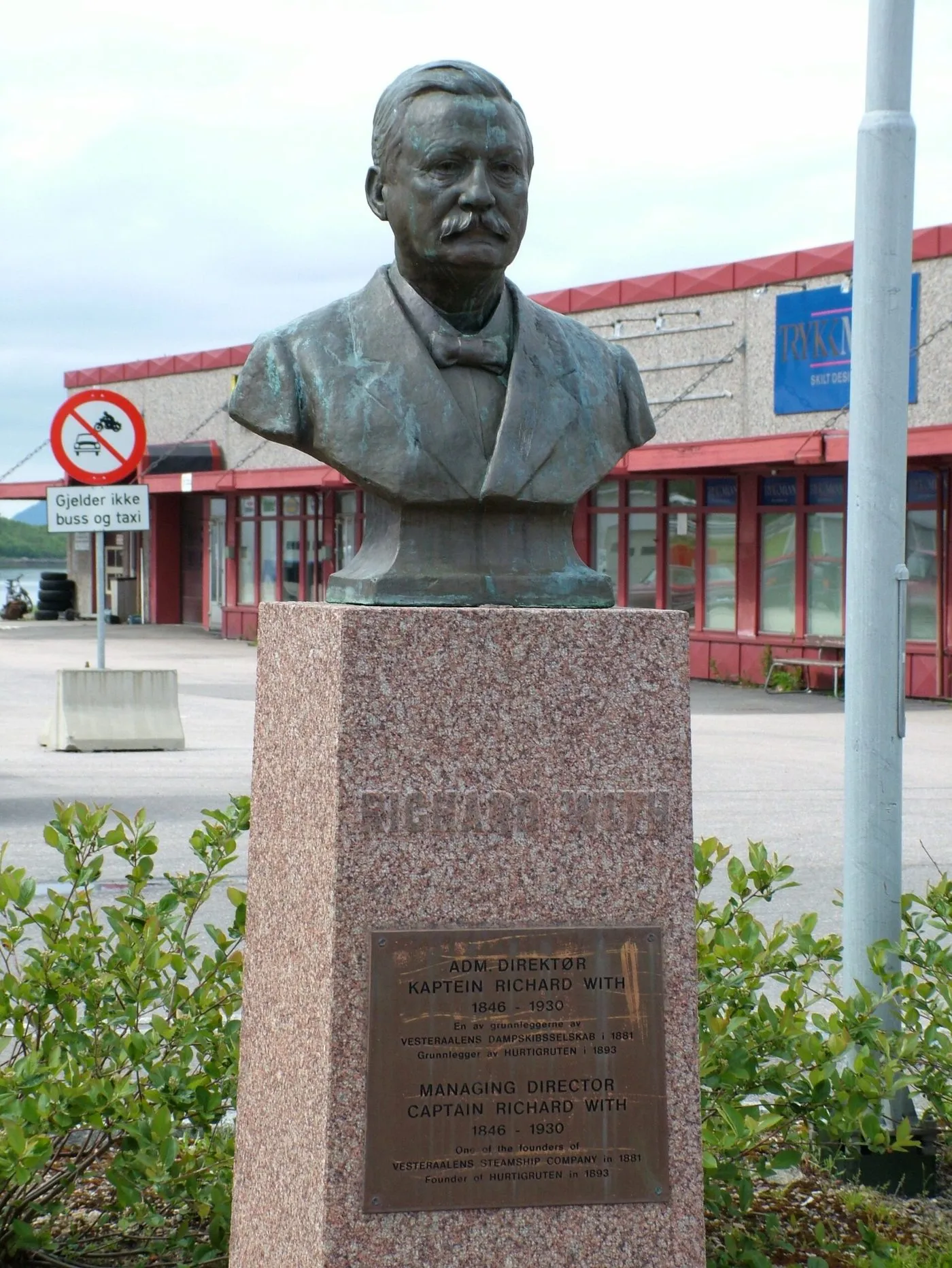 A bronze bust of Richard With, with a large moustache, on a granite plinth in Stokmarknes.